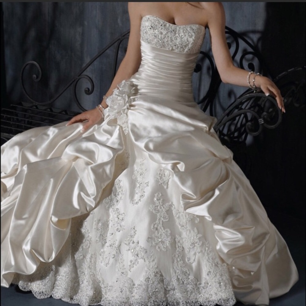 Wedding gown
